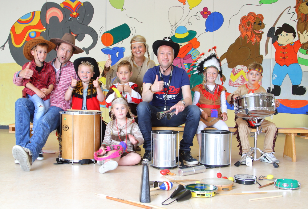 AMV 1000x678 met latin percussie docent