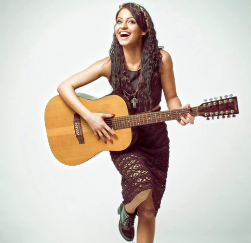 Christina gitaardocent 500x485