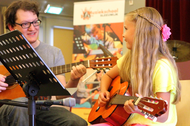 gitaarles van docent conservatorium